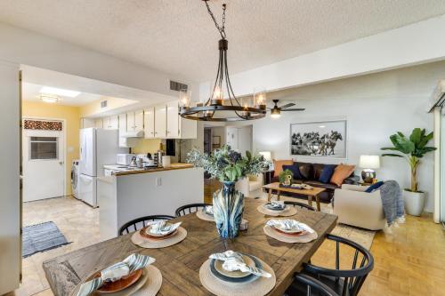 5 Mi to Ocotillo Golf Course Chic Sun Lakes Home! in ซันเลค