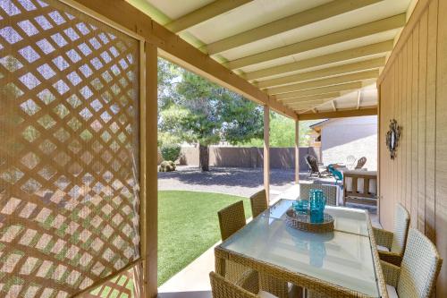 5 Mi to Ocotillo Golf Course Chic Sun Lakes Home! in ซันเลค
