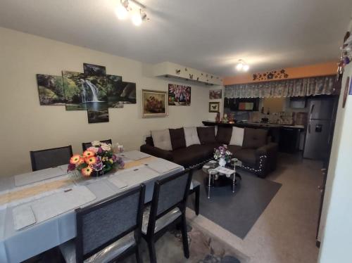 REMODELADA CASA FAMILIAR EN LOS HEROES CHALCo