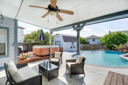 San Antonio Home with Private Hot Tub and Pool! in San Antonio, USA