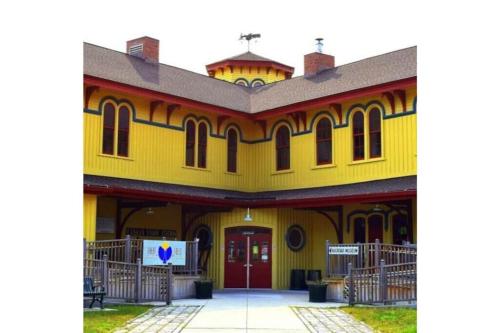 Walk to the Outfield of Lime Rock Park in 雷克維爾