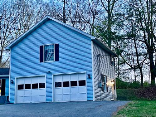 外部景觀, Walk to the Outfield of Lime Rock Park in 雷克維爾