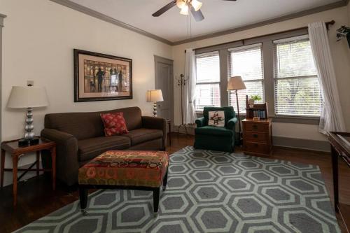 Memphis Belvedere Suites Upper Deluxe King 1 Bedroom near Overton Park