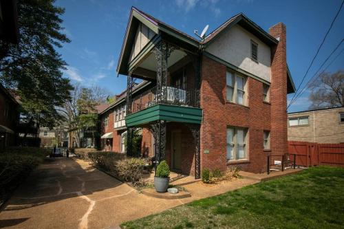 Memphis Belvedere Suites Upper Deluxe King 1 Bedroom near Overton Park