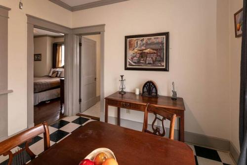 Memphis Belvedere Suites Upper Deluxe King 1 Bedroom near Overton Park