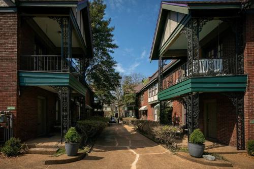 Memphis Belvedere Suites Upper Deluxe King 1 Bedroom near Overton Park
