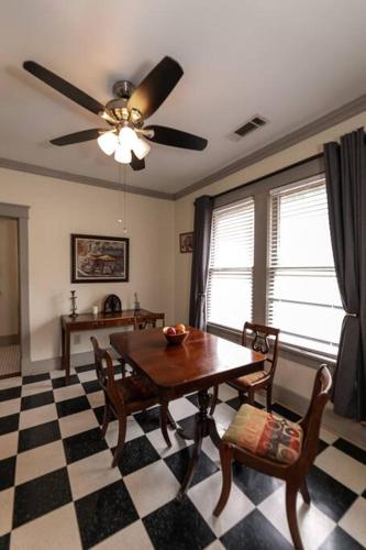 Memphis Belvedere Suites Upper Deluxe King 1 Bedroom near Overton Park