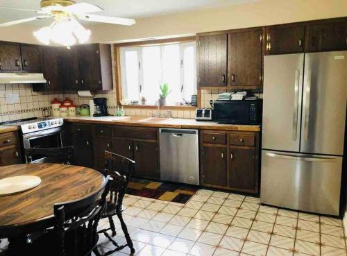 Family-Friendly Home CLOSE to SYR Univ DWNTWN & THE DOME! Location Location Location in Dewitt (NY)