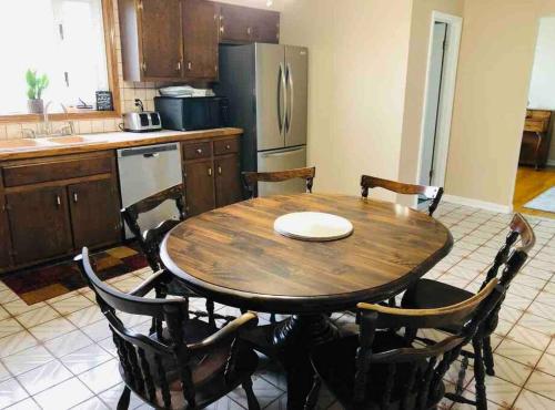 Family-Friendly Home CLOSE to SYR Univ DWNTWN & THE DOME! Location Location Location in Dewitt (NY)