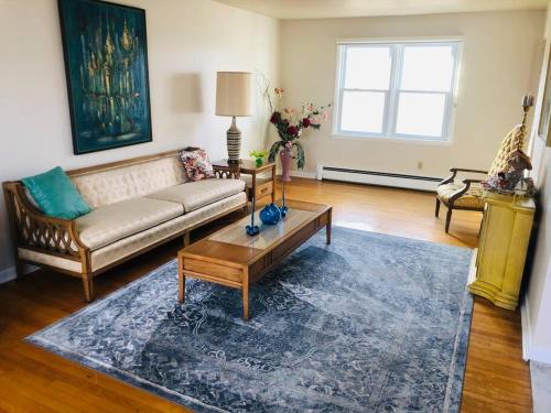 Family-Friendly Home CLOSE to SYR Univ DWNTWN & THE DOME! Location Location Location in Dewitt (NY)