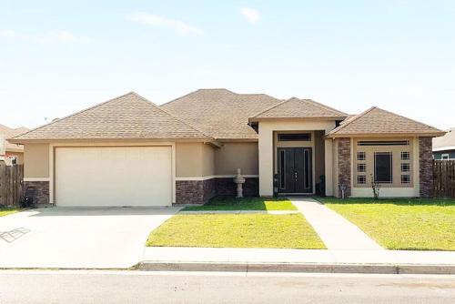The Oasis- Sleeps 8 (Brownsville, SPI, SpaceX)