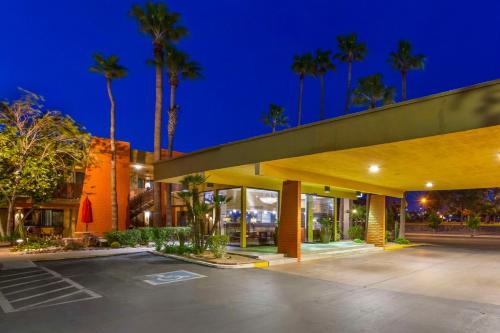 Best Western Royal Sun Inn & Suites