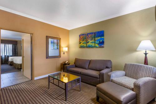 Best Western Royal Sun Inn & Suites