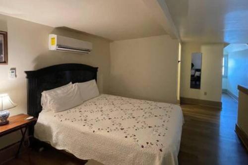 Memphis Belvedere Suites Upper 2 Bedroom Loft Apartment in Memphis, USA