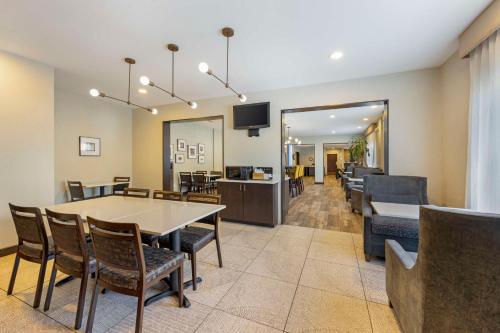 Best Western Plus Nashville Airport Hotel - BNA