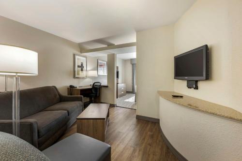 贝斯特韦斯特PLUS纳什维尔机场酒店 - BNA