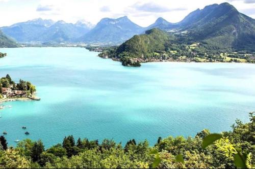 Appartement T2 vue panoramique sur Annecy in เซย์โนด์