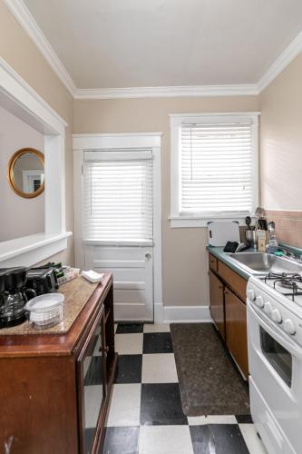 Memphis Belvedere Suites Lower King 1 bedroom near Overton Park