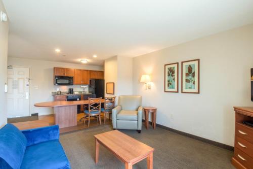 Candlewood Suites Parachute an IHG Hotel - image 12