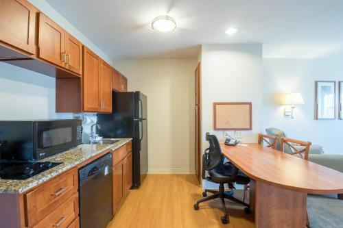 Candlewood Suites Parachute an IHG Hotel - image 14