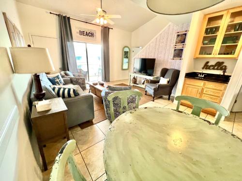 Sugar Beach 321 by ALBVR - Beautiful condo at the beach from ALBVR! thumb 3
