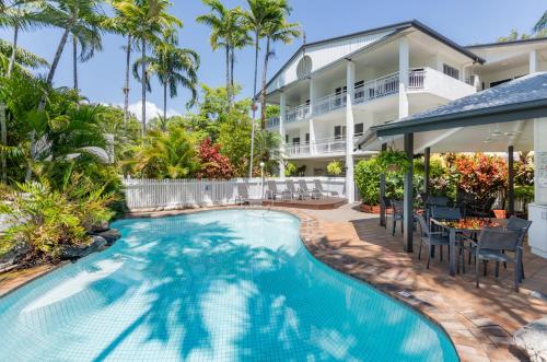 Studio Apartment with Patio image 2