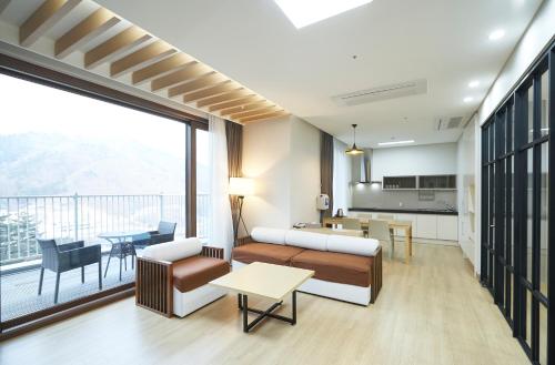 평창 더 화이트 호텔 (Pyeonchang The White Hotel) in 평창
