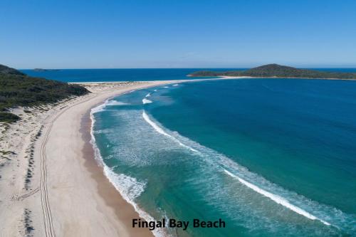 Beach, Fingal Bay Coastal Retreat 1 12 Marine Dr fantastic ground floor duplex in Fingal Bay