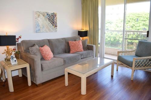 Spacious Condo Across the Street from Maui's Best Beaches MBG304