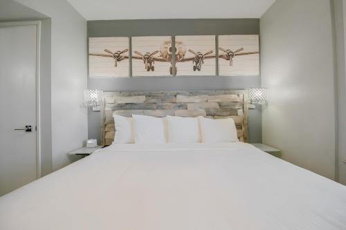 Lions Gate Hotel - image 9