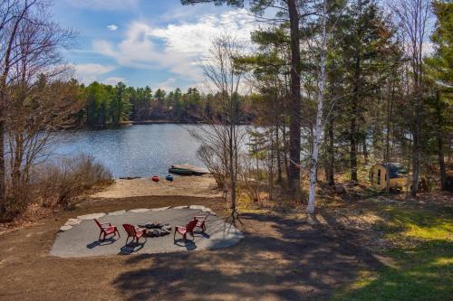 Perfect 3 bedroom waterfront muskoka cottage