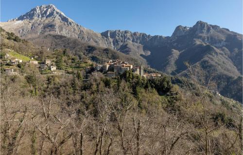 Beautiful Home In Volegno With Kitchen