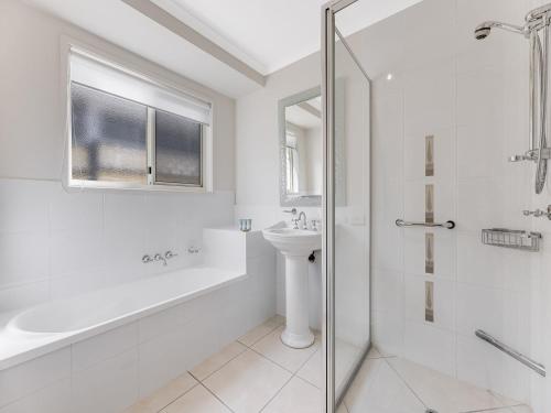 11 Wills Avenue Golden Beach QLD - image 4