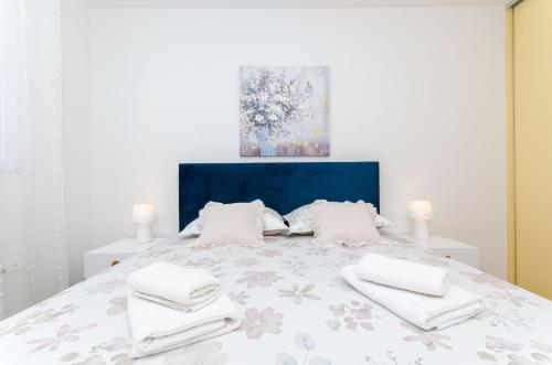 Two bedroom apartment Smile with spacious terrace and secure private garage, Split (photo 3)