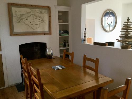 Cozy coastguard cottage with sea views in East Cowes