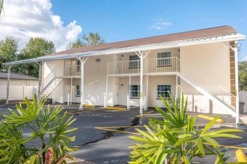Saint Joseph Suites Down Town Tampa