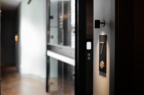 The Sarah by Urban Rest - image 9