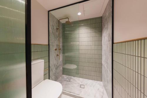 The Sarah by Urban Rest - image 11