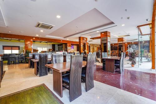 Food and beverages, FabHotel Chris - Nr. Vydehi Hospital in Bangalore