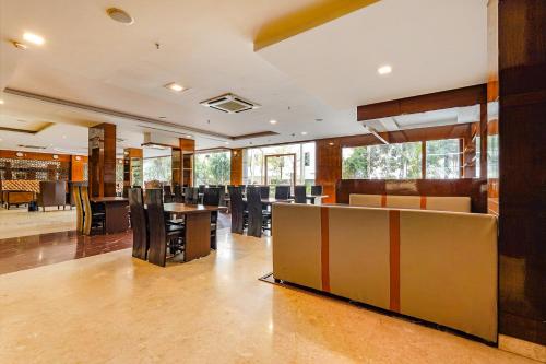 Restaurant, FabHotel Chris - Nr. Vydehi Hospital in Bangalore