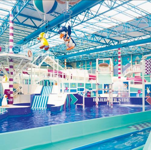 Swimming pool, GD’s Luxury Caravan Hire Craig Tara in Coylton