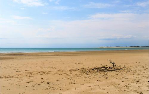 Nice Home In Creances-plage With 2 Bedrooms And Wifi