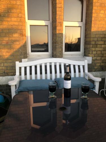 Cozy coastguard cottage with sea views in East Cowes