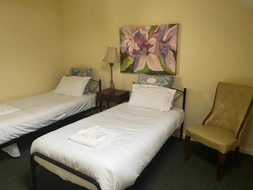 Toorak Manor Hotel Room Type - Family Suite Toorak Manor Hotel Room Type - Family Suite