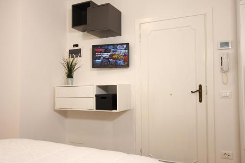 One-Bedroom Apartment image 9