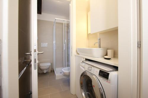 One-Bedroom Apartment image 6