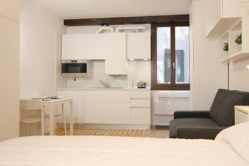 One-Bedroom Apartment image 2