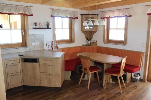 Premiumalmhütte Wiedhupf (Premiumalmhutte Wiedhupf) in St. Peter Am Kammersberg