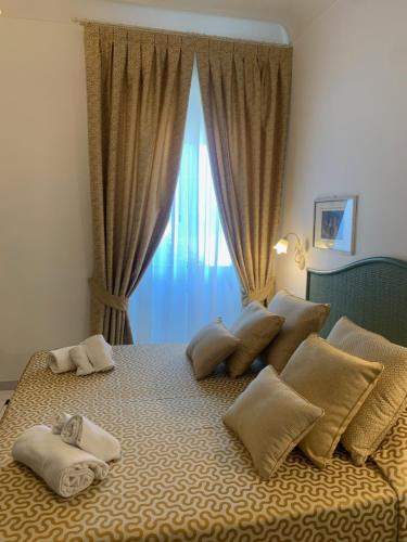 Economy Double Room image 9