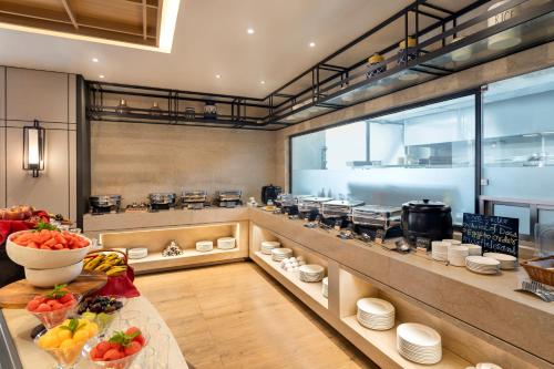 Essen und Erfrischungen, Ramada Encore by Wyndham Siliguri Sevoke Road in Siliguri